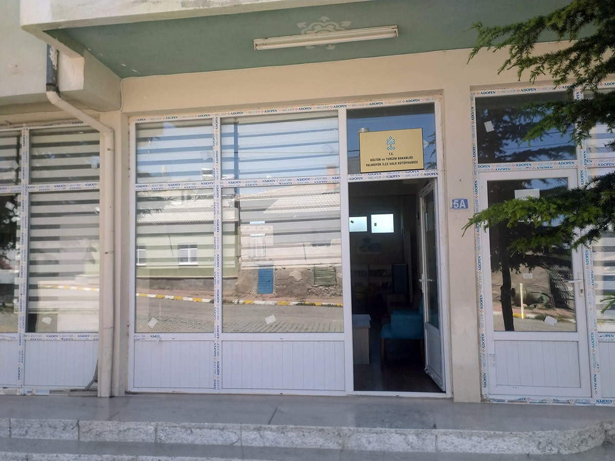 Yalıhüyük İlçe Halk Kütüphanesi
